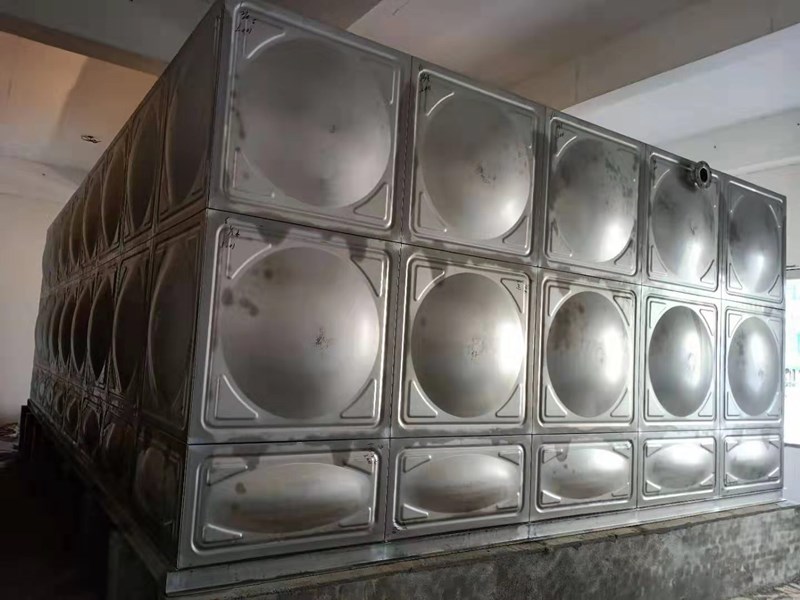 不銹鋼水箱在建筑業(yè)上的應用